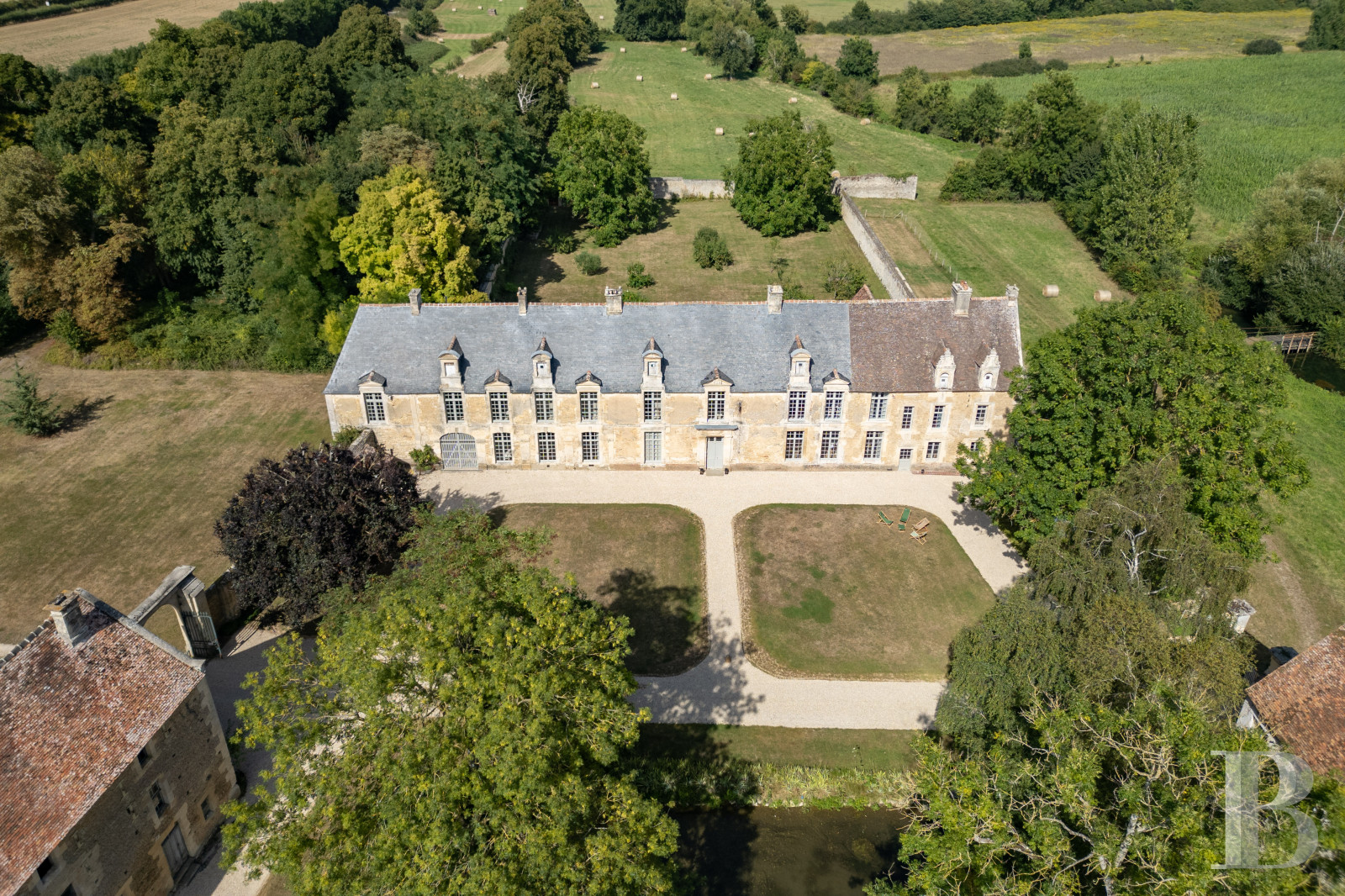 A château and its outbuildings in walled grounds to the north-east of Falaise, in Calvados - photo  n°5